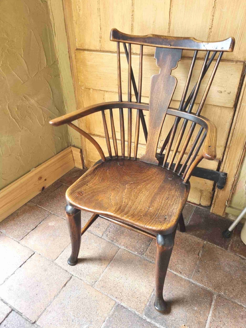 18THC THAMES VALLEY ASH AND ELM WINDSOR ARMCHAIR 