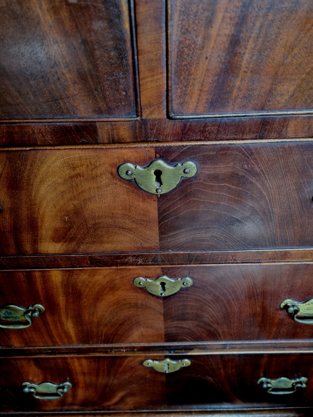 GEORGIAN SMALL MAHOGANY CHEST OF DRAWERS  View VIII