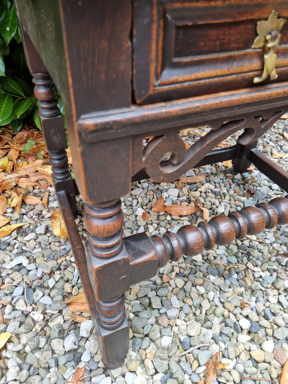  17THC OAK SIDE TABLE WITH DRAWER  View III