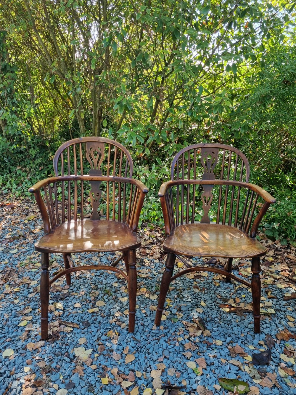 ANTIQUE E19THC YEW WOOD WINDSOR ARMCHAIR