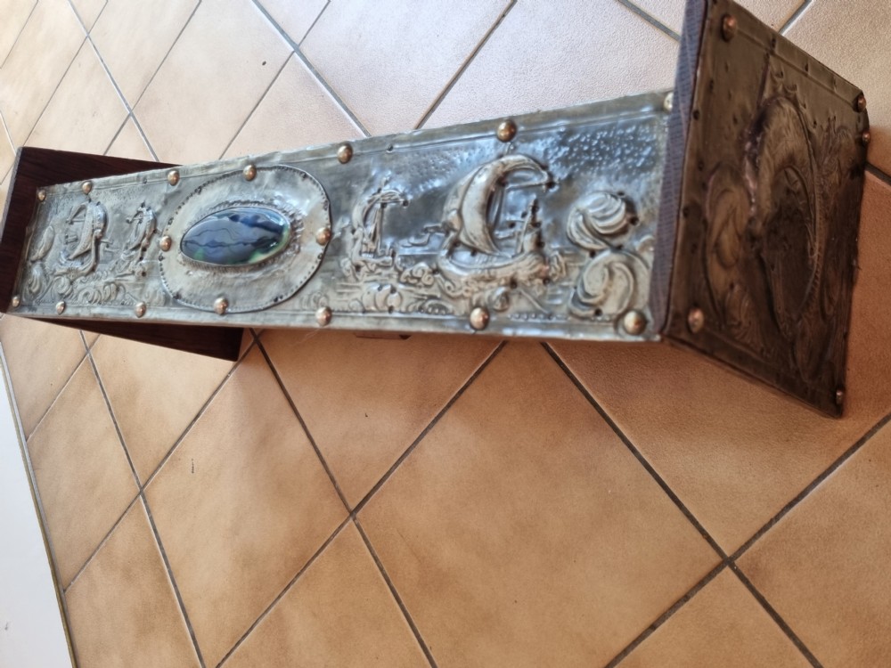 SUPERB ARTS AND CRAFTS OAK.AND BRASS BOOKTROUGH View IX