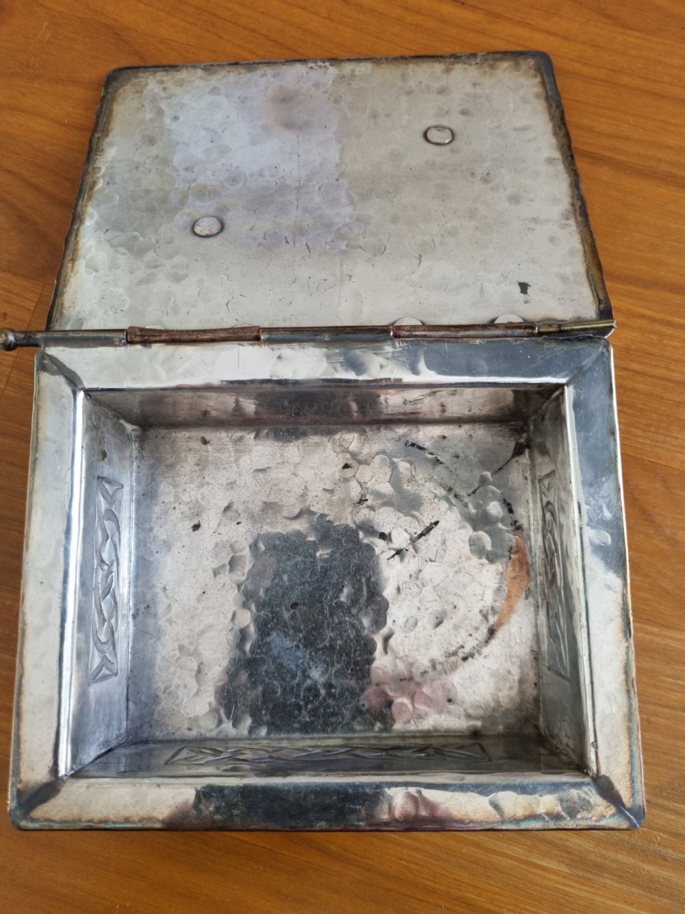 ARTS AND CRAFTS SMALL SILVERED BRASS AND COPPER BOX View IV