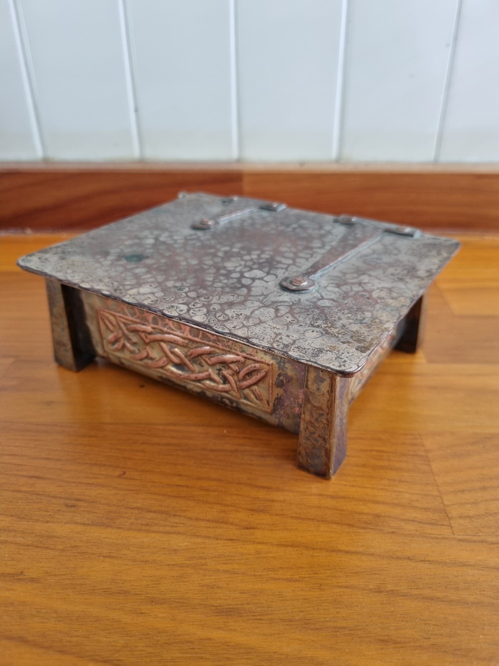 ARTS AND CRAFTS SMALL SILVERED BRASS AND COPPER BOX View VI