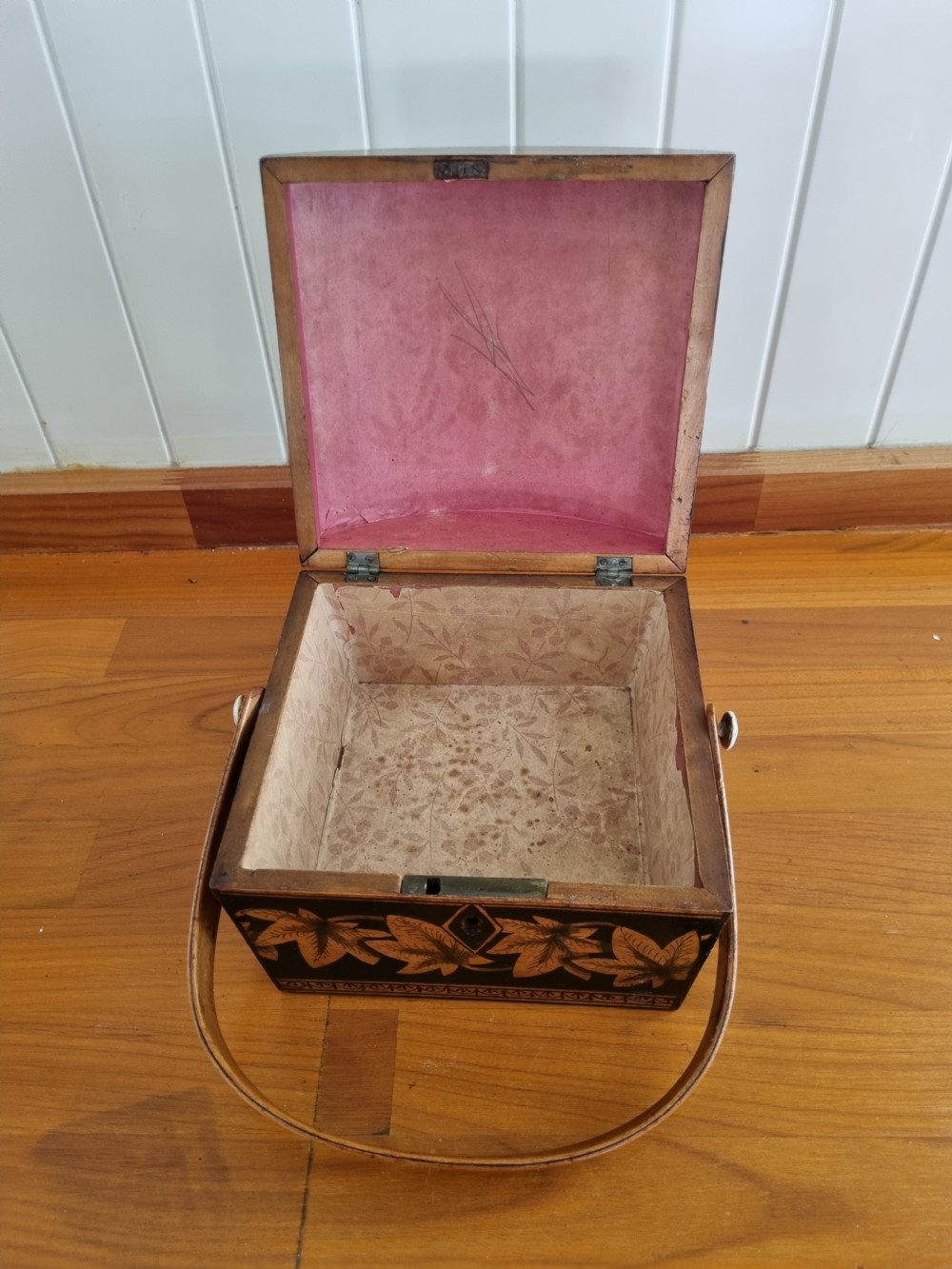 SUPERB L18THC INLAID AND PENWORK DOMED BOX View III
