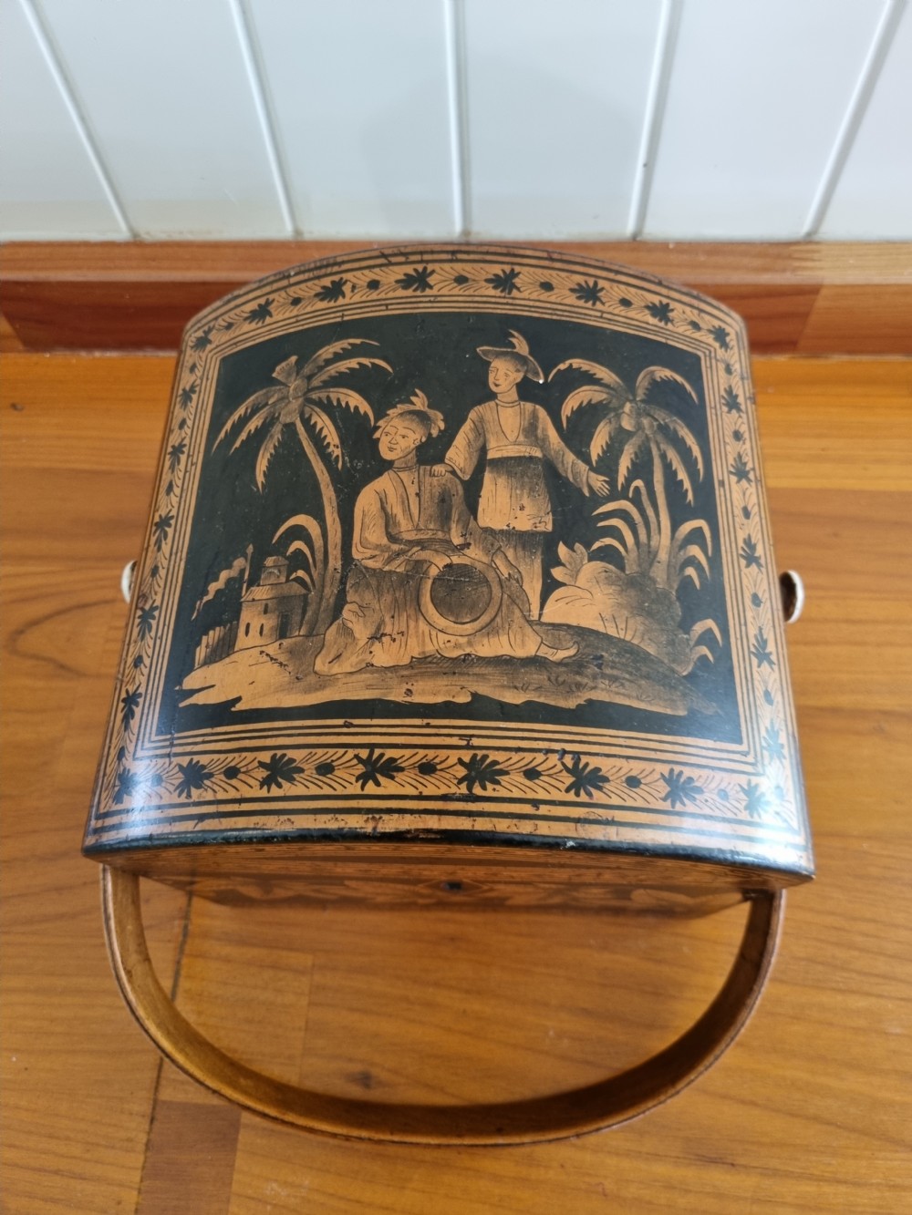 SUPERB L18THC INLAID AND PENWORK DOMED BOX View VII