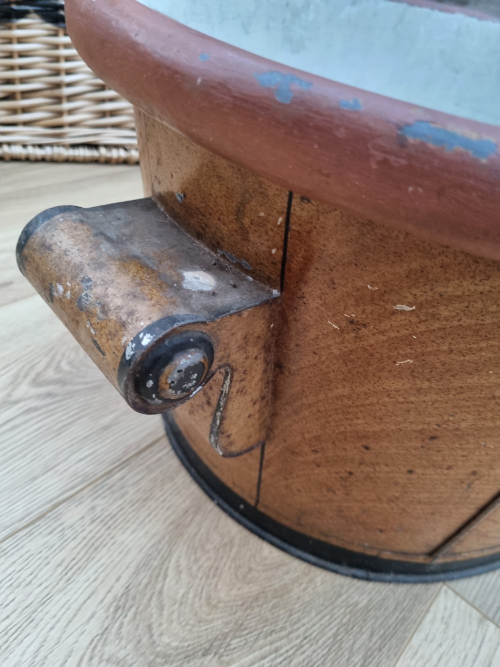 An oval nineteenth-century metal footbath featuring a hand-painted scumbled faux-wood effect, a terracotta rolled rim, and heavy side carrying handles. View V