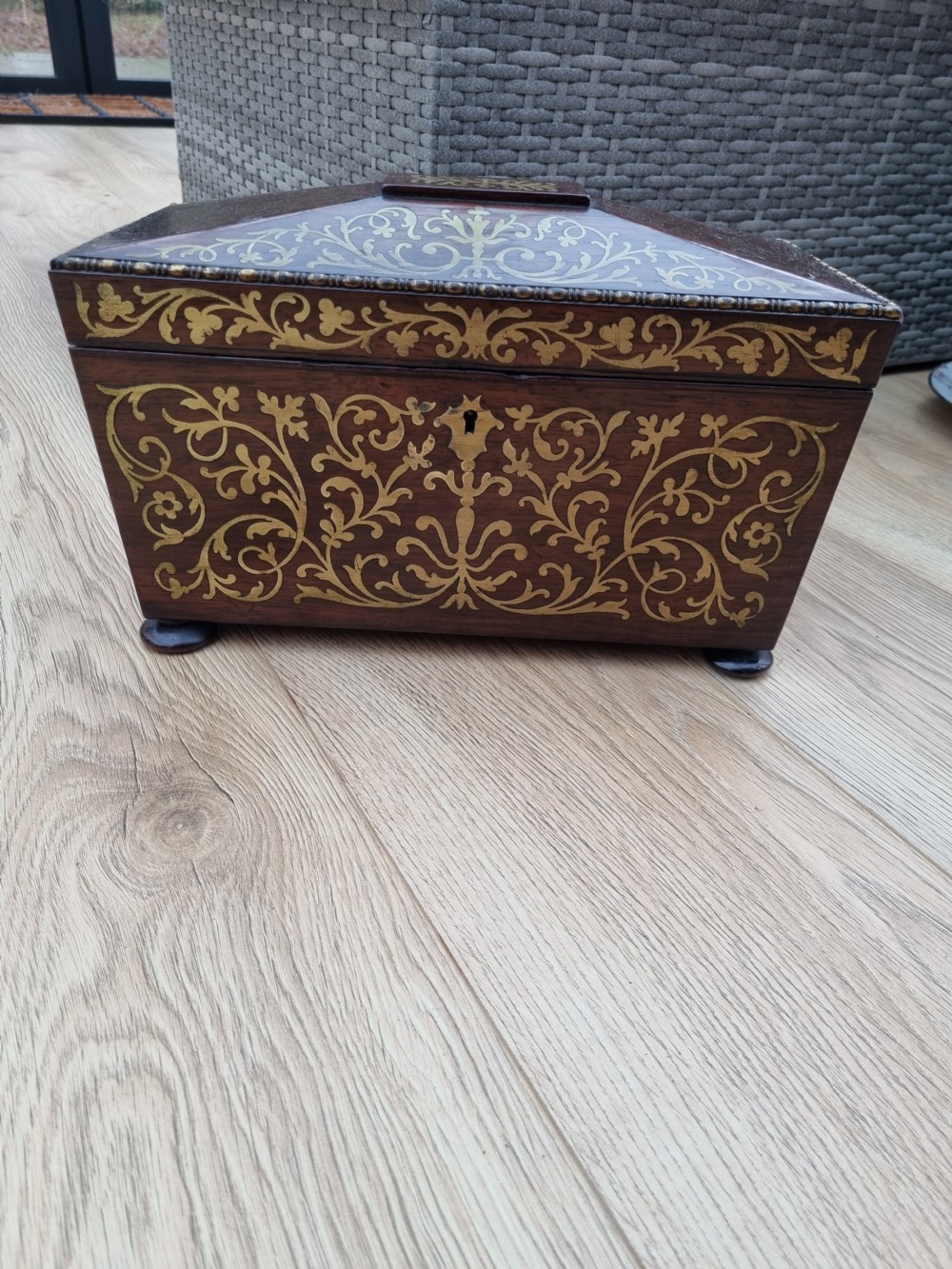 EARLY 19THC PROFUSELY BRASS INLAID ROSEWOOD TEA CADDY View IV
