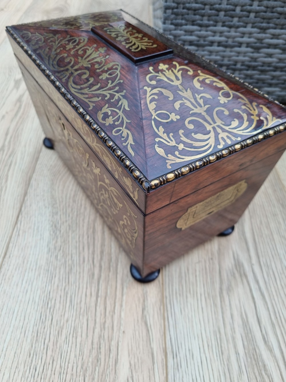 EARLY 19THC PROFUSELY BRASS INLAID ROSEWOOD TEA CADDY View V