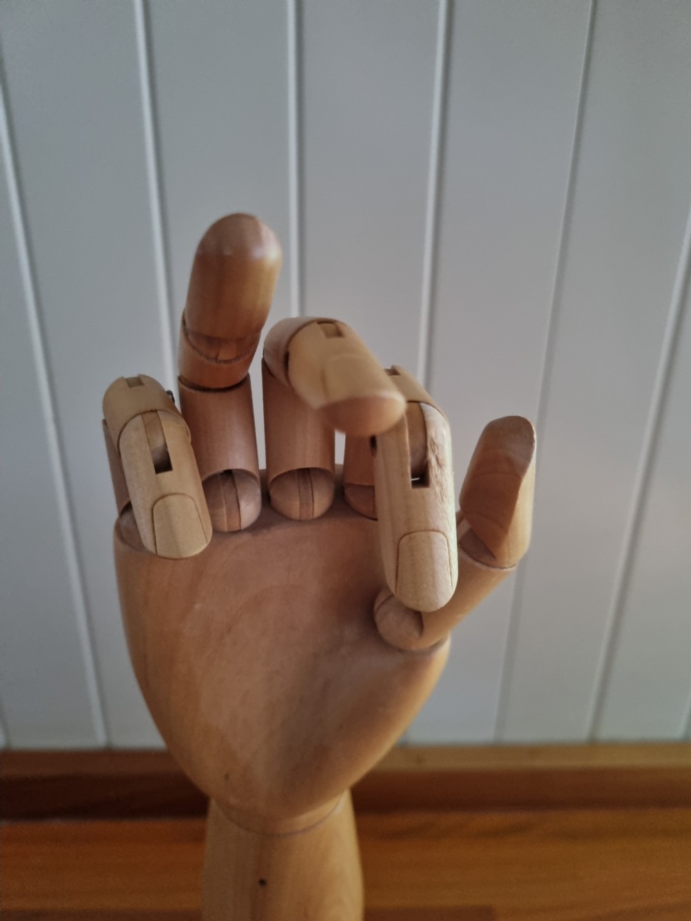 A DENT 1777 WOODEN GLOVE STAND View III