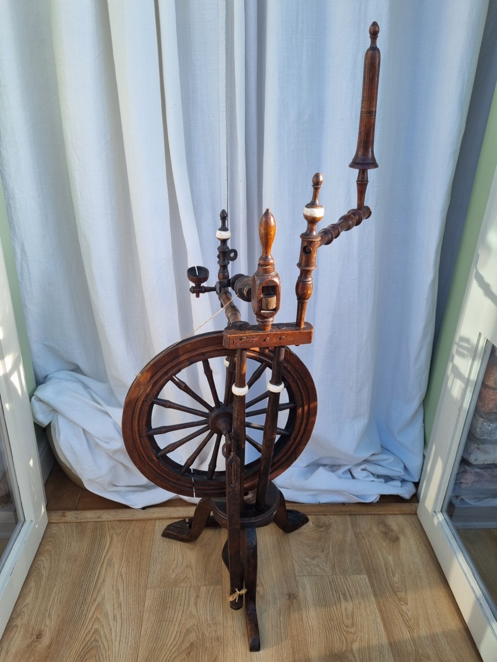 E.19THC LARGE COTTAGE SPINNING WHEEL COMPLETE View II