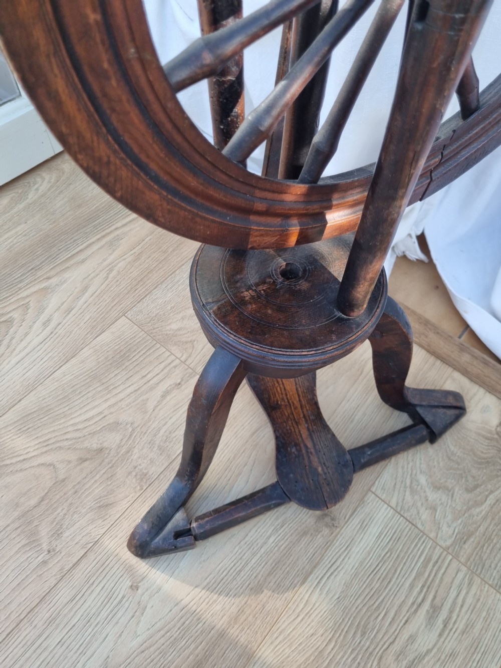 E.19THC LARGE COTTAGE SPINNING WHEEL COMPLETE View IV