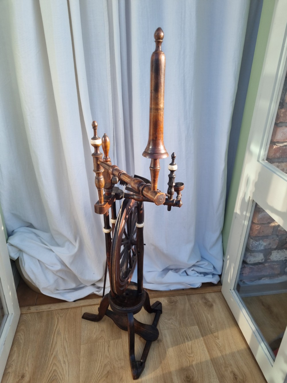 E.19THC LARGE COTTAGE SPINNING WHEEL COMPLETE View V