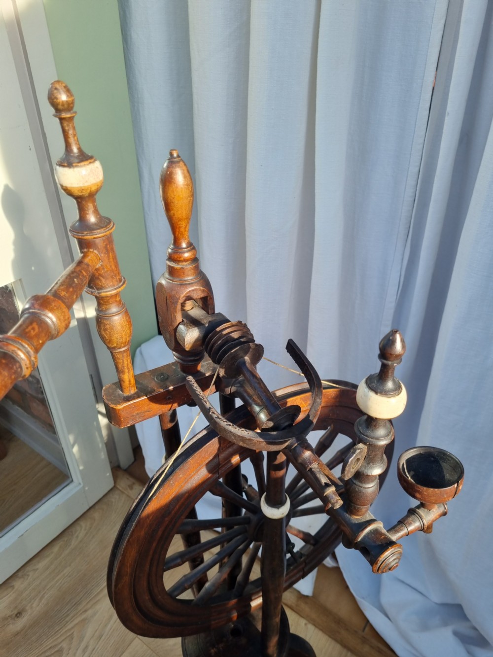 E.19THC LARGE COTTAGE SPINNING WHEEL COMPLETE View VI