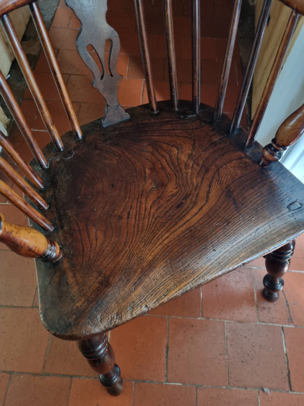 A GOOD 19THC YEW WOOD WINDSOR ARM CHAIR  View II