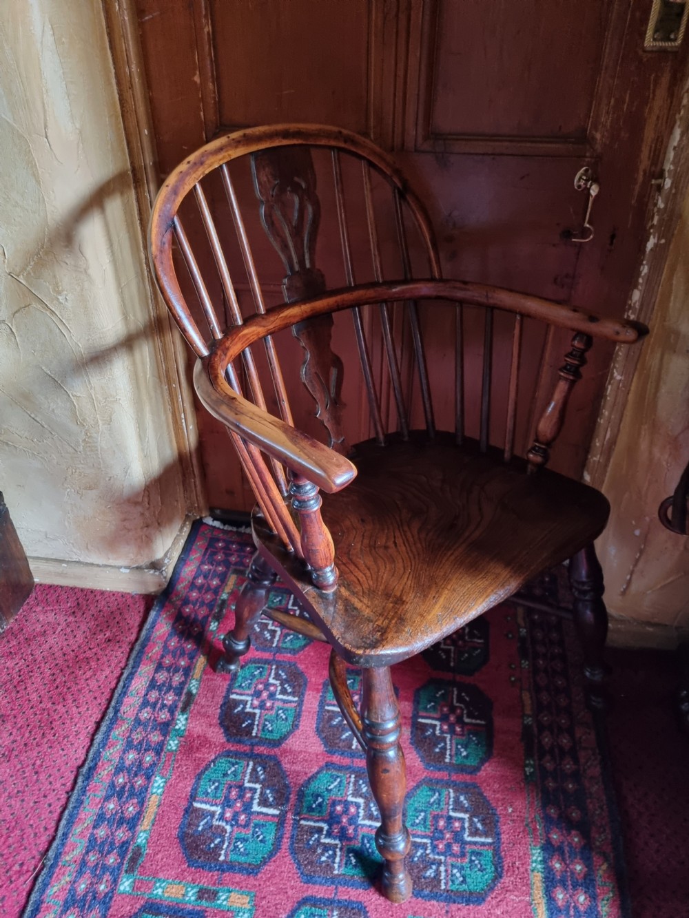 A GOOD 19THC YEW WOOD WINDSOR ARM CHAIR  View VI