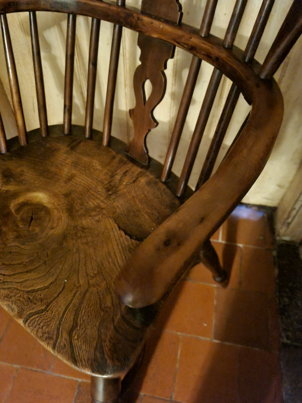A 19th-century yew wood Windsor armchair with a hoop back, central pierced splat, turned legs, and a curved stretcher. View II
