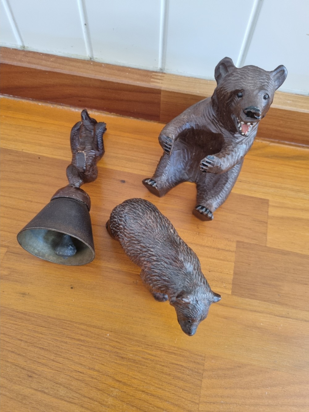 A GROUP OF 3 19THC BAVARIAN CARVED WOOD BEARS View IV