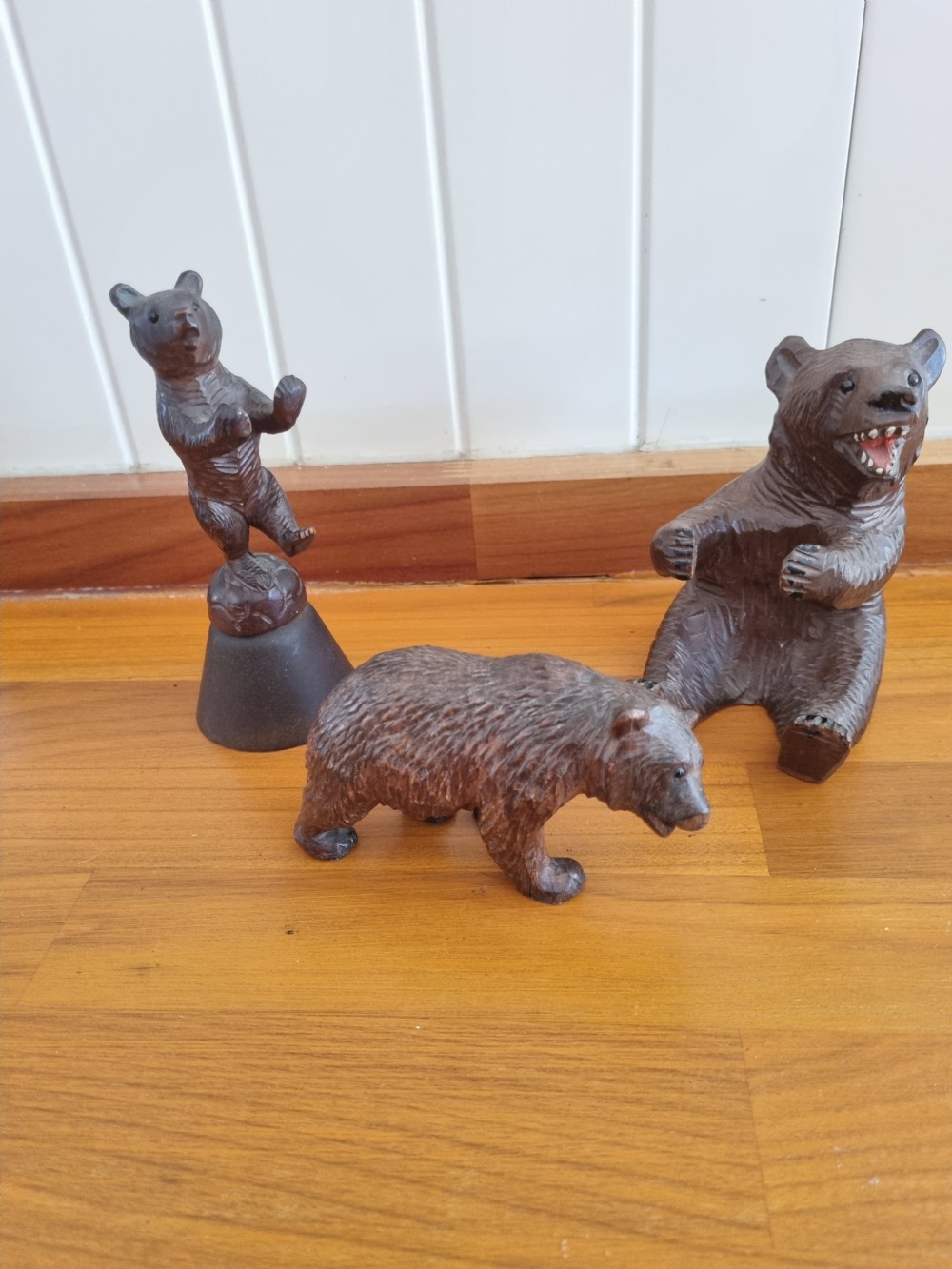 A GROUP OF 3 19THC BAVARIAN CARVED WOOD BEARS View VI