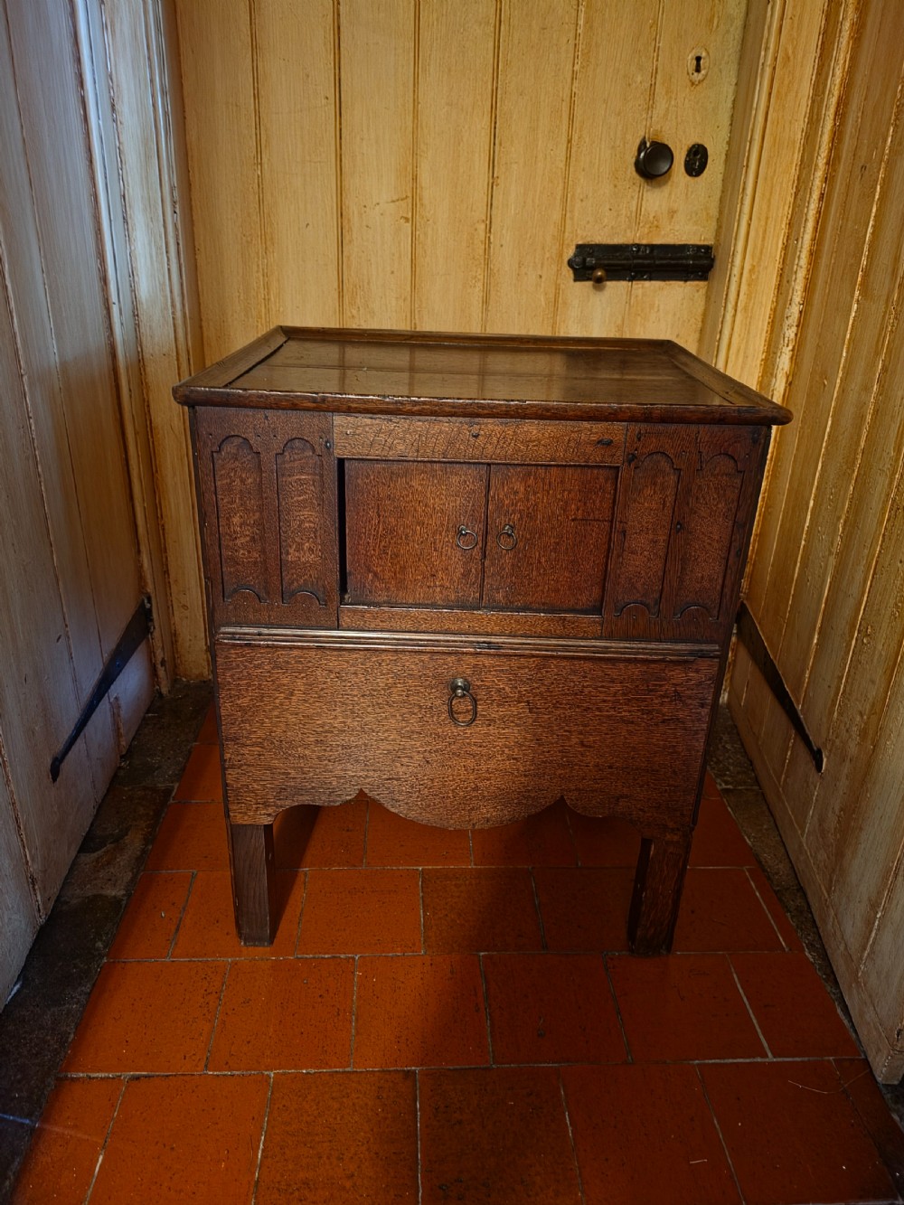 GEORGIAN OAK  NIGHT STAND/ BEDSIDE CUPBOARD