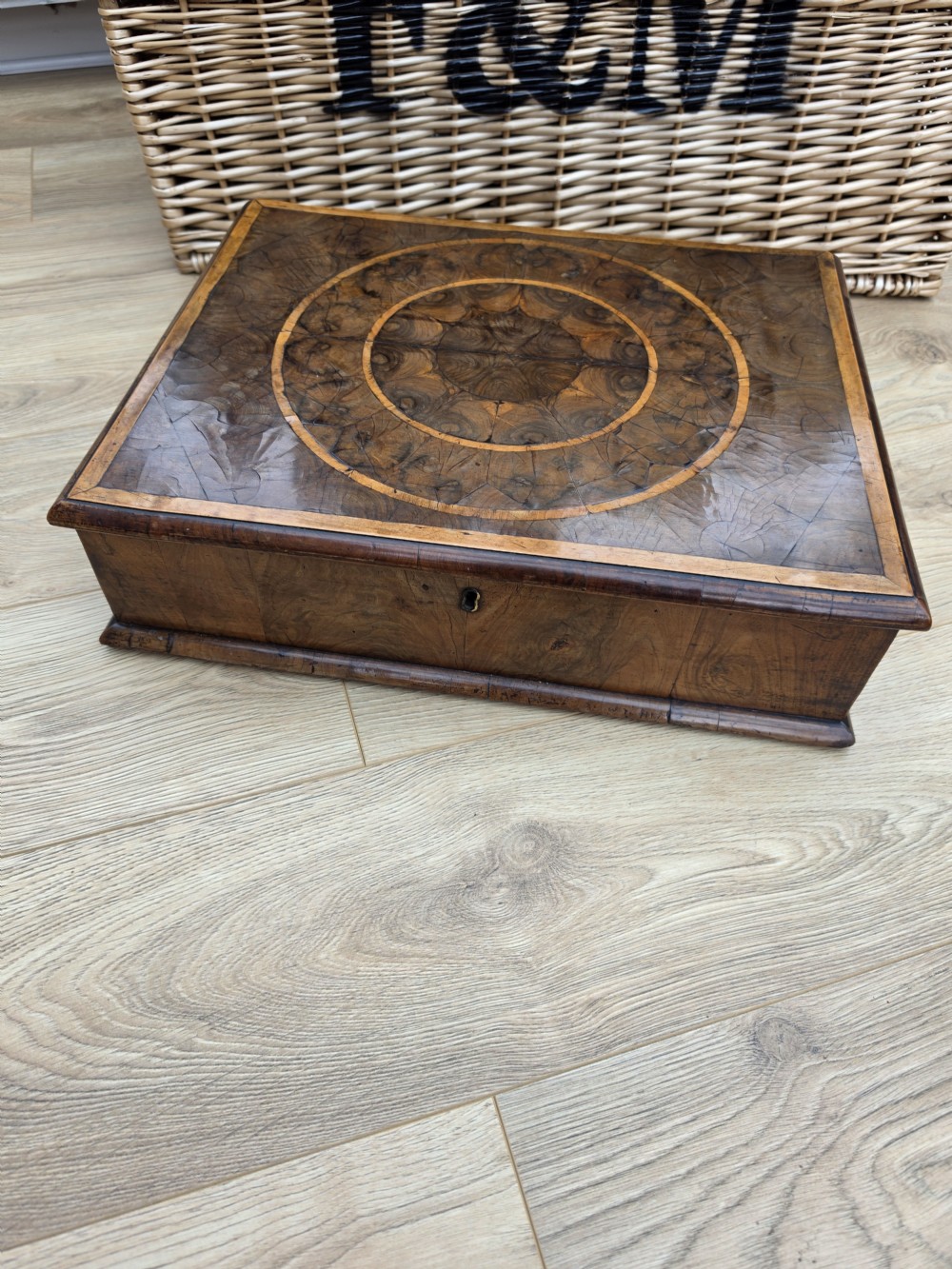 17TH C WALNUT OYSTER VENEERED LACE BOX  View VI