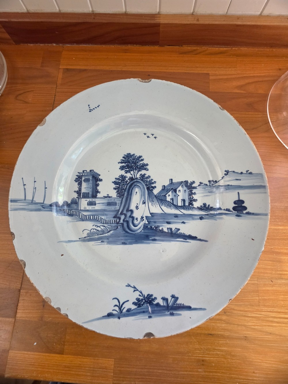 18THC BRISTOL DELFT BLUE AND WHITE CHARGER.37CMS W