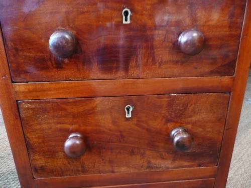 fig 1. MAHOGANY KNEEHOLE DESK