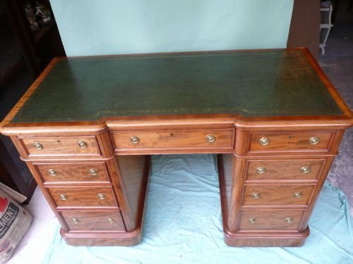 Pedestal Desk Mahogany Victorian