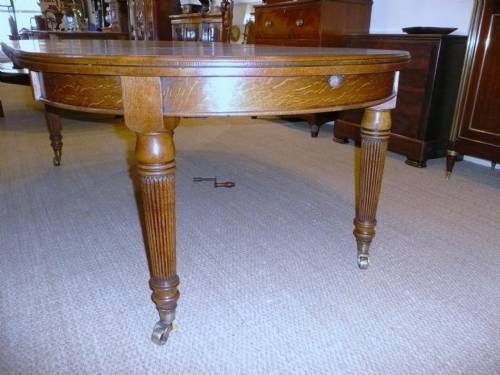 fig 1. VICTORIAN OAK DINING TABLE C1880