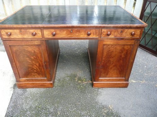 Mahogany Desk Partners C1820