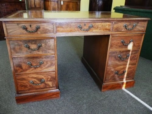 Pedestal Desk Mahogany