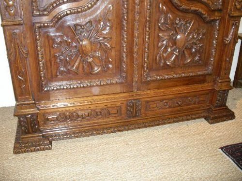fig 1. CARVED OAK LINEN CUPBOARD / ARMOIRE / HOUSE KEEPERS CUPBOARD