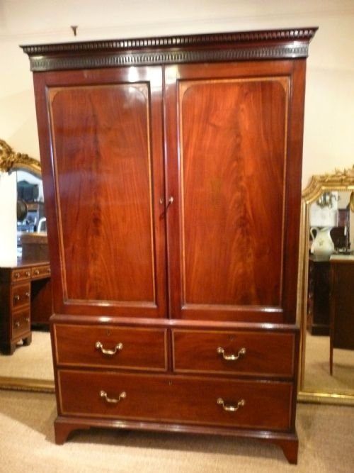 Mahogany Linen Press