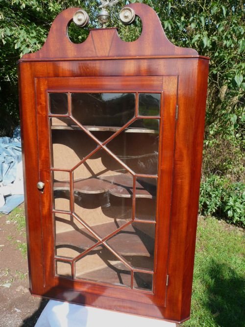 Corner Cabinet. Georgian Mahogany