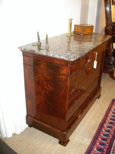 fig 1. 19TH CENTURY MAHOGANY CHEST OF DRAWERS