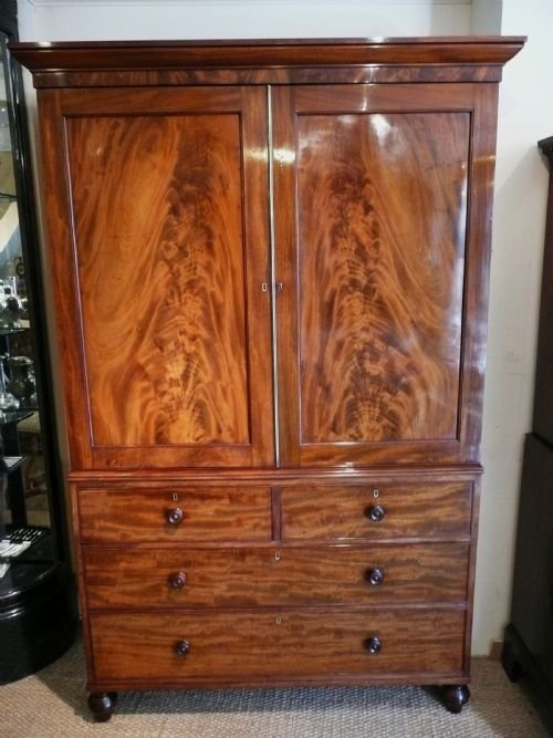 Mahogany Linen Press/cupboard C1820