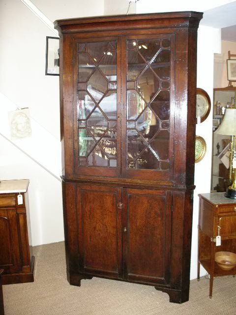 Georgian Mahogany Floor Standing Corner Cupboard