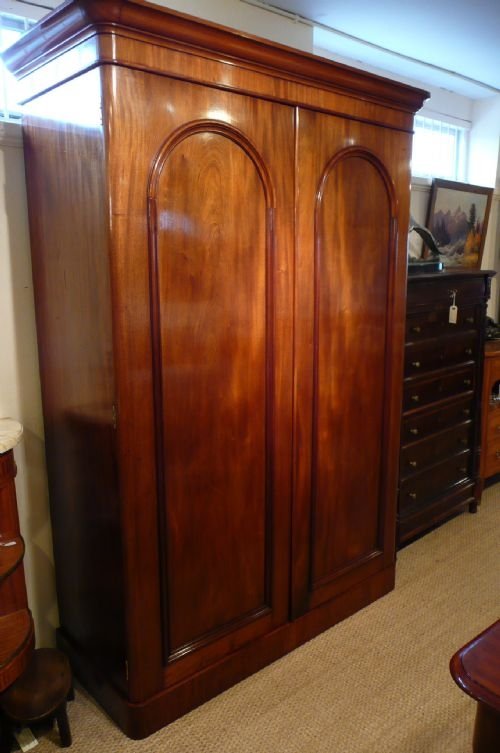 Victorian 2 Door Wardrobe