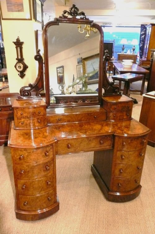 fig 1. DRESSING TABLE WALNUT C1880