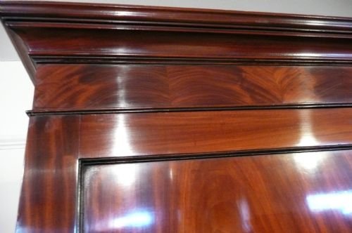 fig 1. MAHOGANY LINEN PRESS C1820