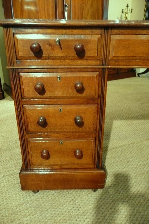 fig 1. OAK PEDESTAL DESK C1900
