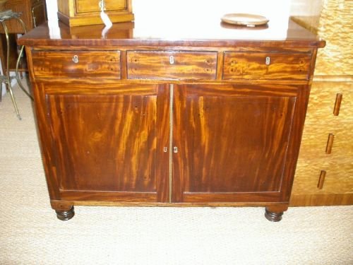 Georgian Mahogany 2 Door Sideboard /Cupbaord