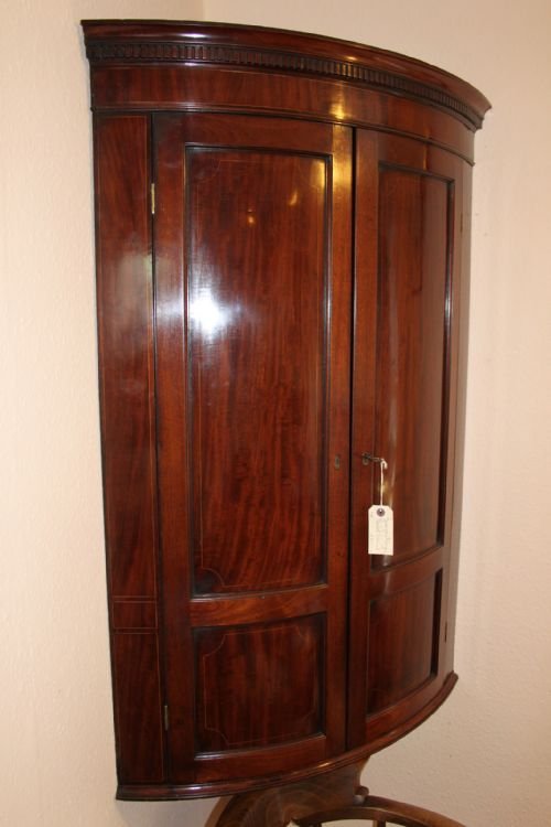 Antique Georgian Mahogany Cornercupboard