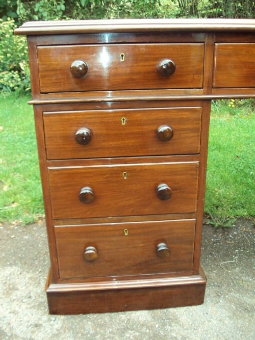 fig 1. MAHOGANY PEDESTAL DESK C1880