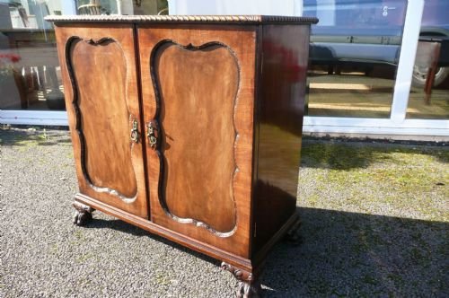 fig 1. MAHOGANY SIDE BOARD/CABINET C1900