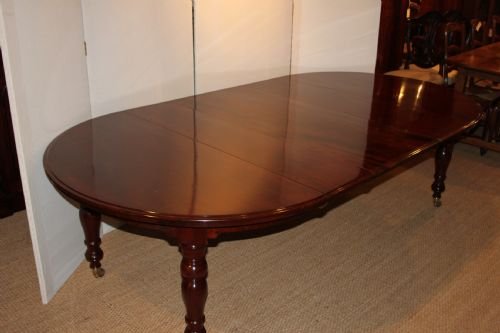 fig 1. EARLY 19TH CENTURY MAHOGANY DINING TABLE