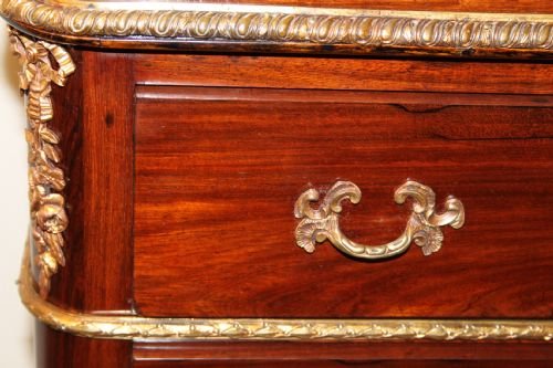fig 1. 19TH CENTURY ROSEWOOD CHEST OF DRAWERS 