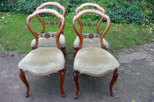 Set of 4 Chairs Walnut C1880