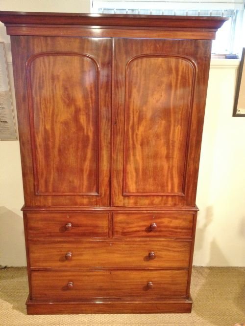 Mahogany Linen Press