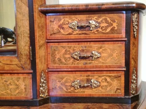fig 1. DESK WALNUT C1880