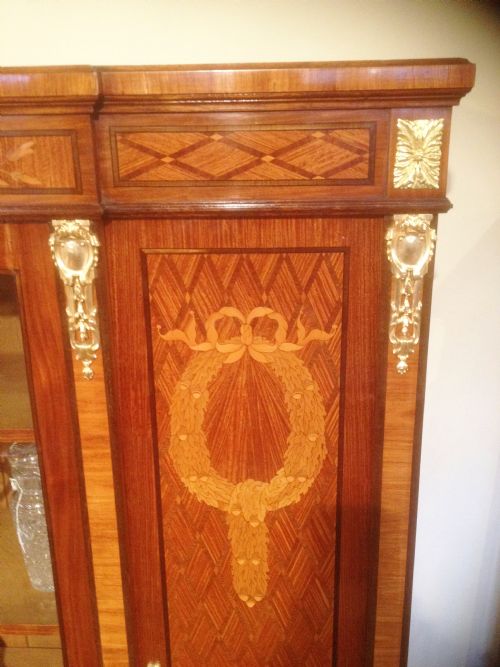 fig 1. BOOKCASE / DISPLAY CABINET